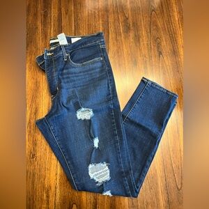 Women’s Levi’s 311 Shaping Skinny - Sz 33